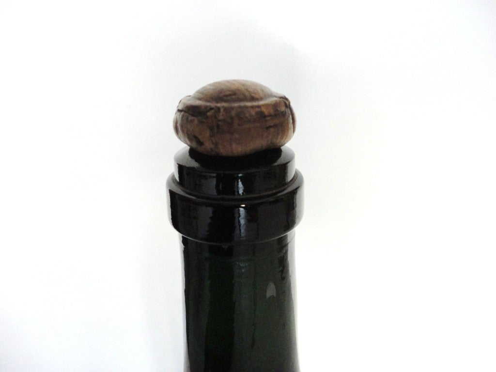 Fantastic 19thc Early Green American Large Wine Bottle W/ Cork For Sale 1