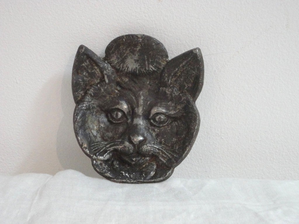 19thc folky cat cast iron spoon rest.This cat has great personality.