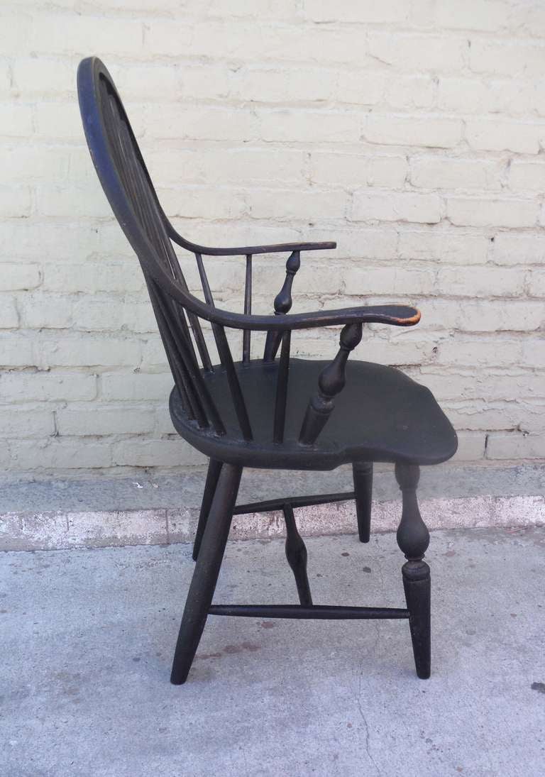 18th c. Continuous Arm - Bow Back  Windsor Armchair In Excellent Condition In Los Angeles, CA