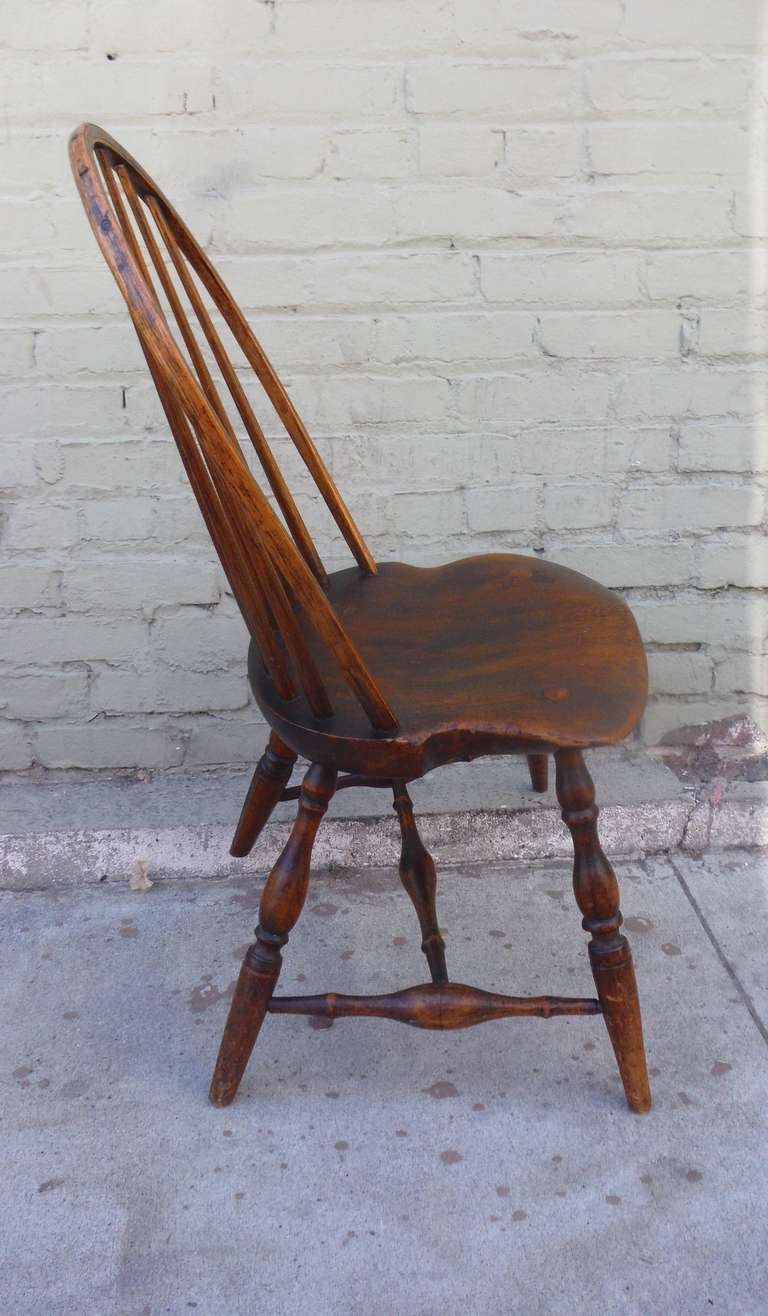 Exaggerated Saddle Seat - 18th c. Bow-back Windsor Side Chair In Excellent Condition In Los Angeles, CA