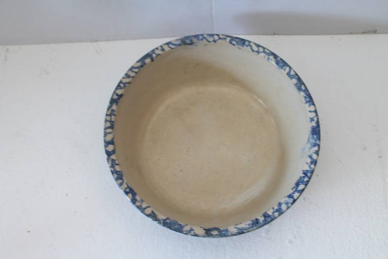 19th Century Spongeware Serving Bowl In Excellent Condition For Sale In Los Angeles, CA