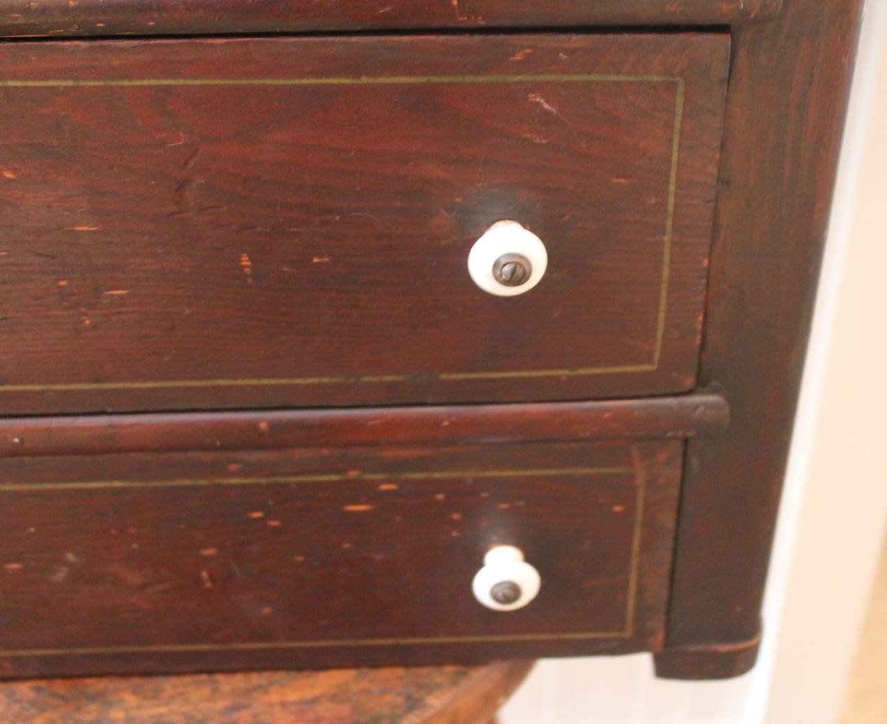 Pin Commode à trois tiroirs d'origine pour enfants du 19ème siècle en vente