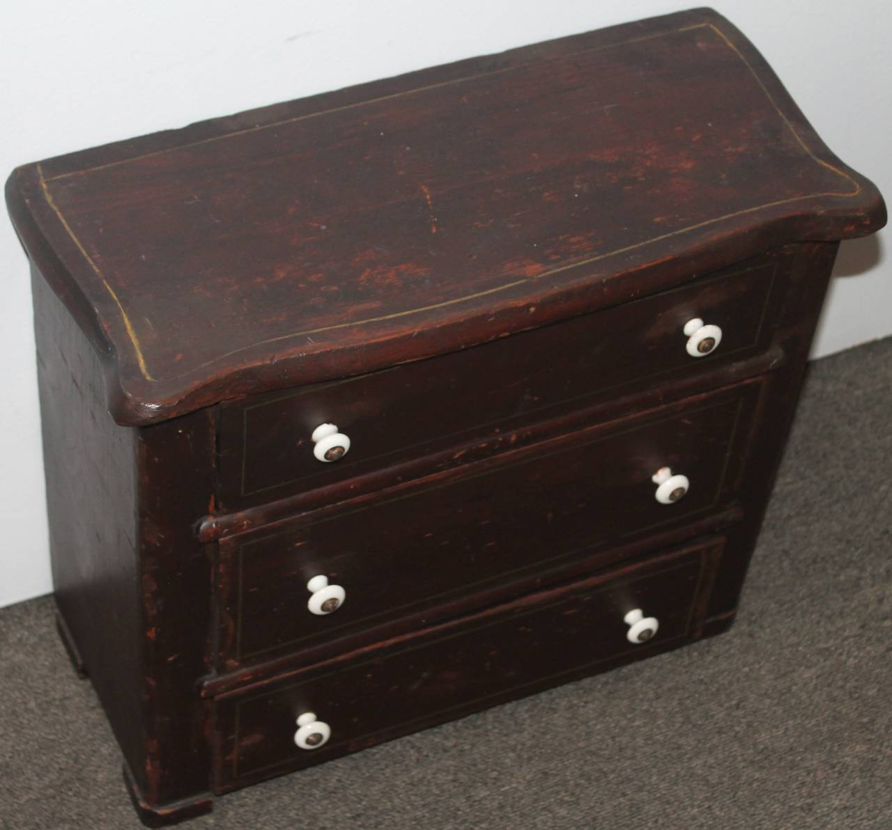 American 19th Century Original Children’s Three-Drawer Chest of Drawers For Sale