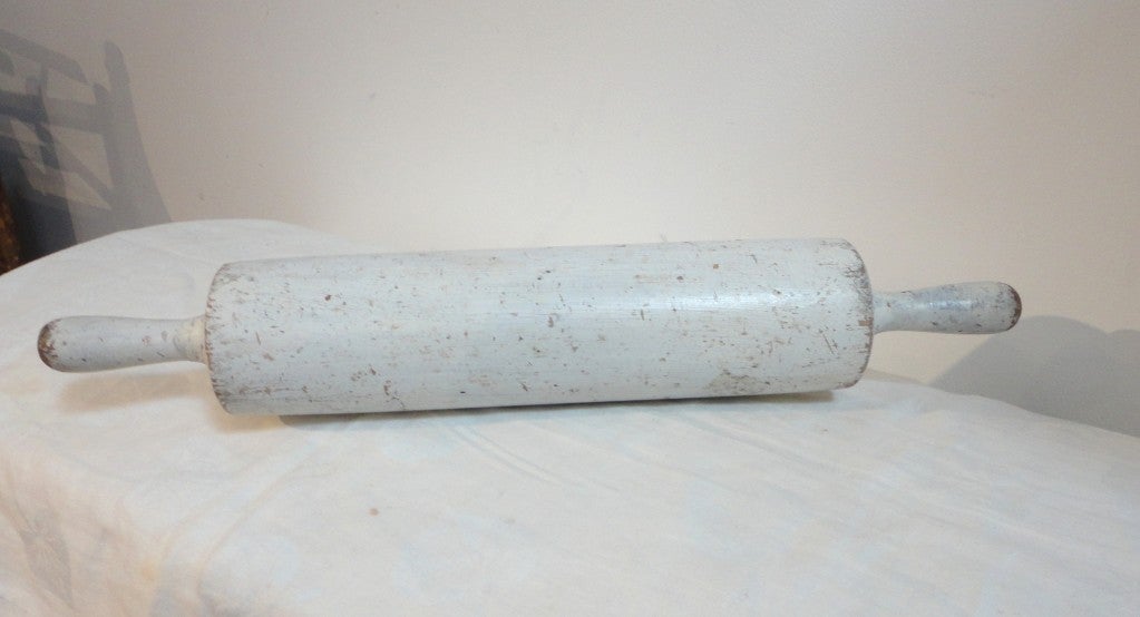 19thc original white painted oversize rolling pin.Possibly a trade sign or a fragment of one.This is all original with untouched surface.The patina is wonderful with good wear throughout .The condition is very good.