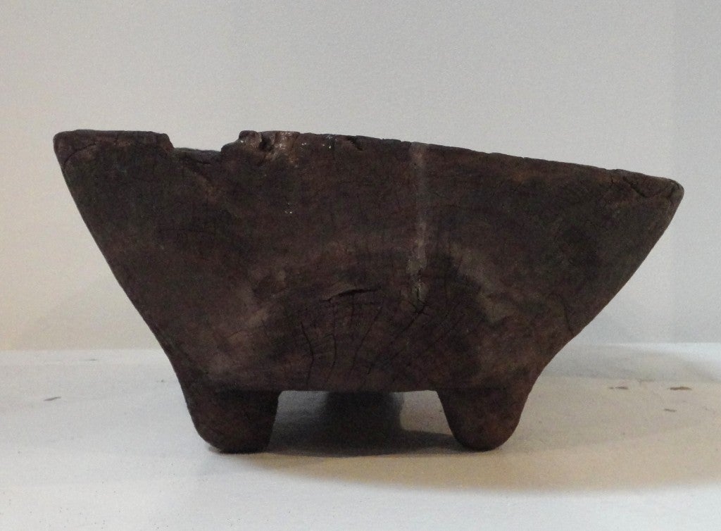 18th Century Hand-Carved Three-Footed Bowl in Old Surface In Good Condition In Los Angeles, CA