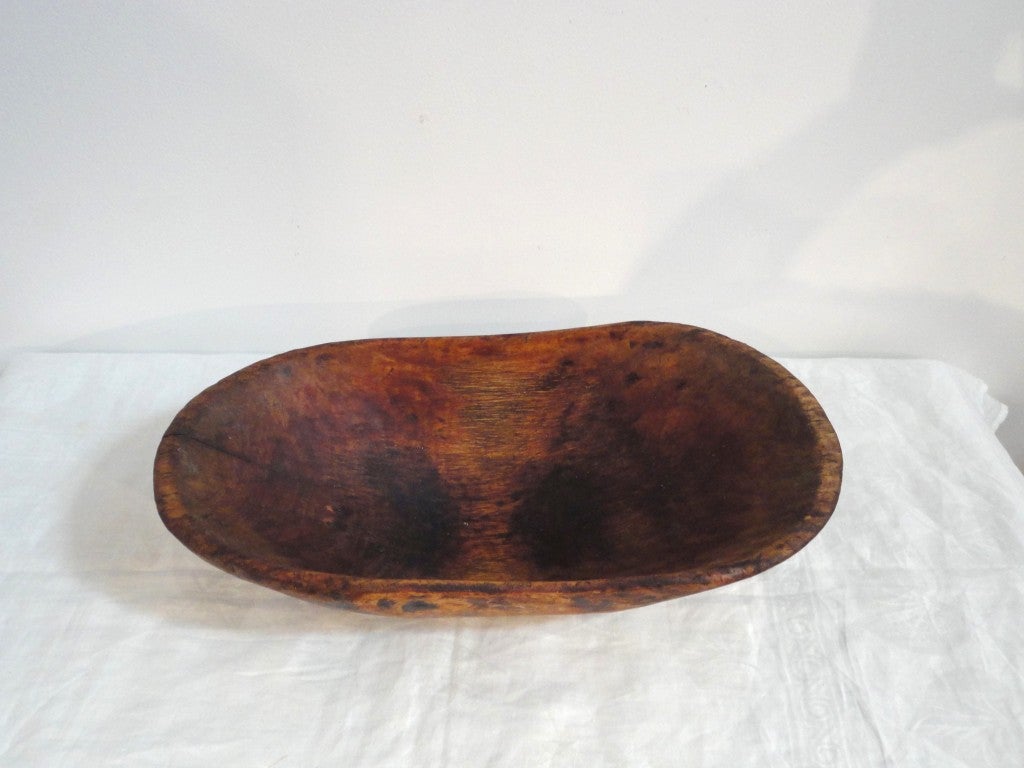 Early 19thc Large Dough Bowl From New England In Distressed Condition In Los Angeles, CA