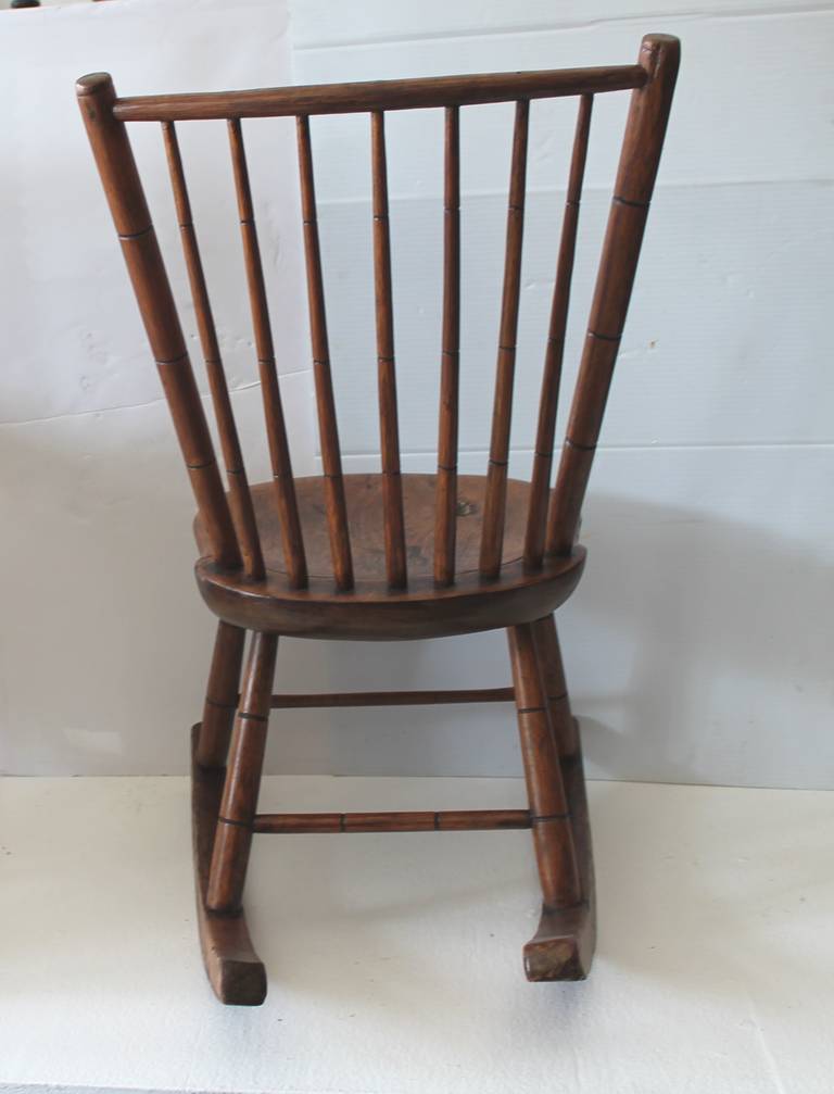 Early 19Th Century Hickory & Pine Windsor Rocking Chair In Excellent Condition In Los Angeles, CA