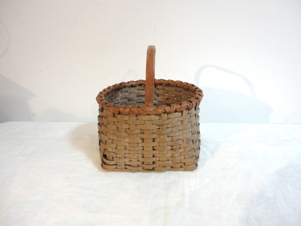 American Fantastic 19thc Taupe Painted Basket w/ Camel Trim