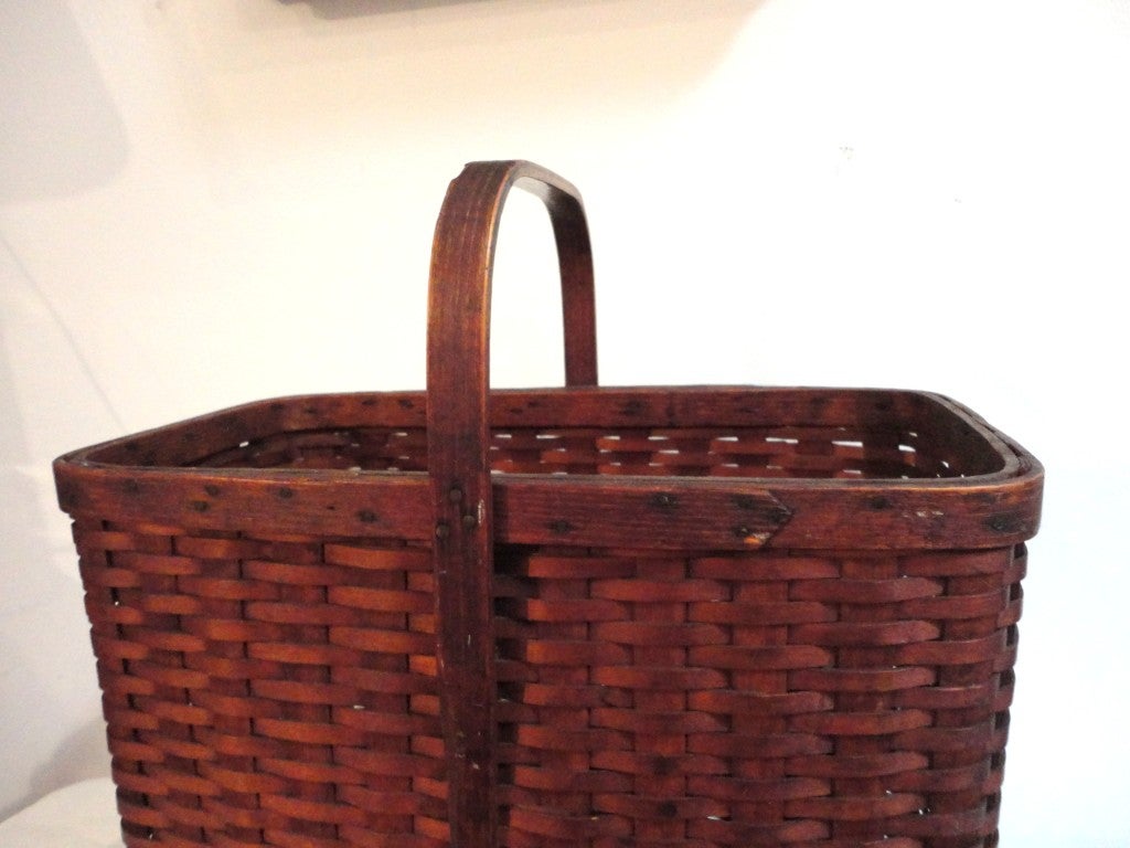 19th Century Shaker Style Tall Large Picnic Basket In Excellent Condition In Los Angeles, CA