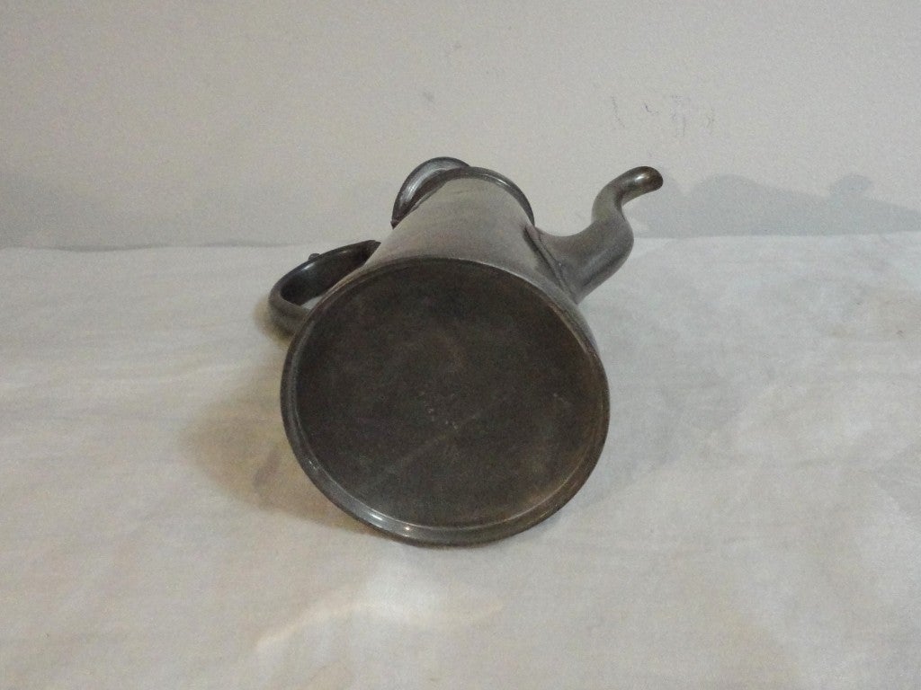 Théière anglaise en étain du 19ème siècle Sheffield, Angleterre Bon état - En vente à Los Angeles, CA