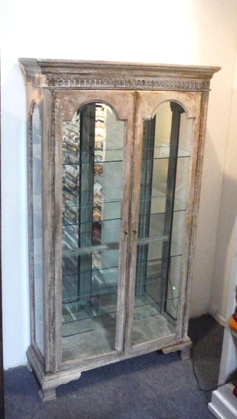 French Distressed Antique Decorative Display Cabinet In Excellent Condition In Los Angeles, CA