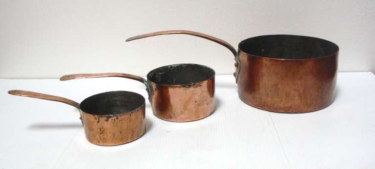 XVIIIe siècle et antérieur Collection de trois pots en cuivre faits à la main du 18ème siècle en vente