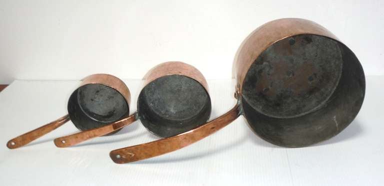 Collection of Three 18th Century Handmade Copper Pots In Excellent Condition For Sale In Los Angeles, CA