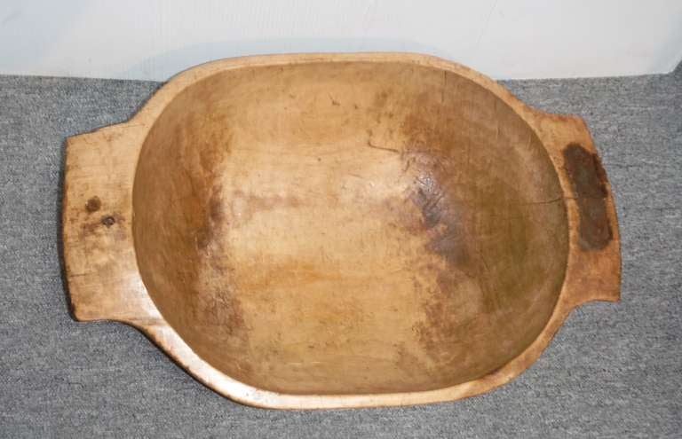 Large Early 19thc Hand Carved Dough Bowl w/ Handles In Excellent Condition In Los Angeles, CA