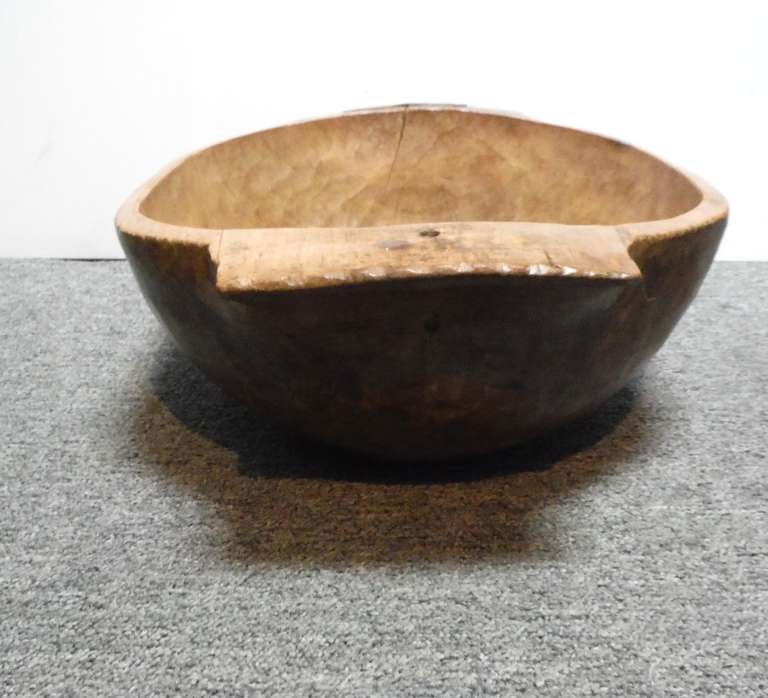 Large Early 19thc Hand Carved Dough Bowl w/ Handles 2