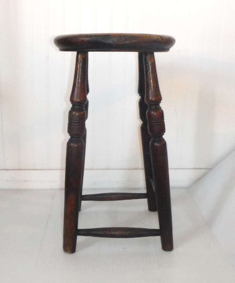 Early 19th c. English Walnut Pub Stool In Excellent Condition In Los Angeles, CA