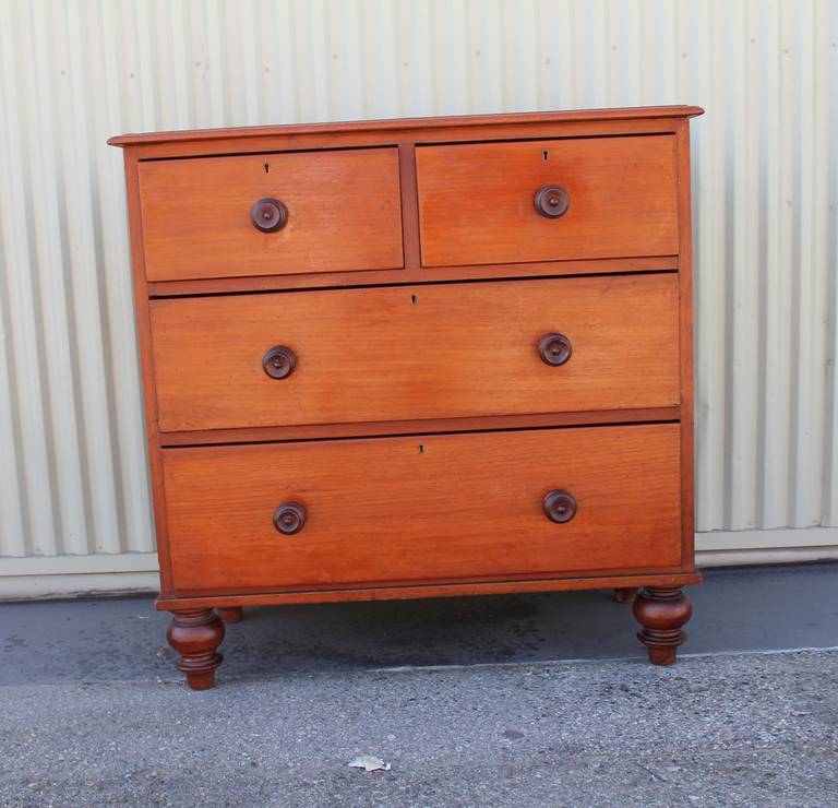 19th Century Mahogany English Chest of Drawers In Excellent Condition In Los Angeles, CA