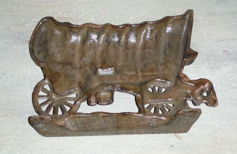 Folky Stagecoach Cast Iron Doorstop In Excellent Condition In Los Angeles, CA