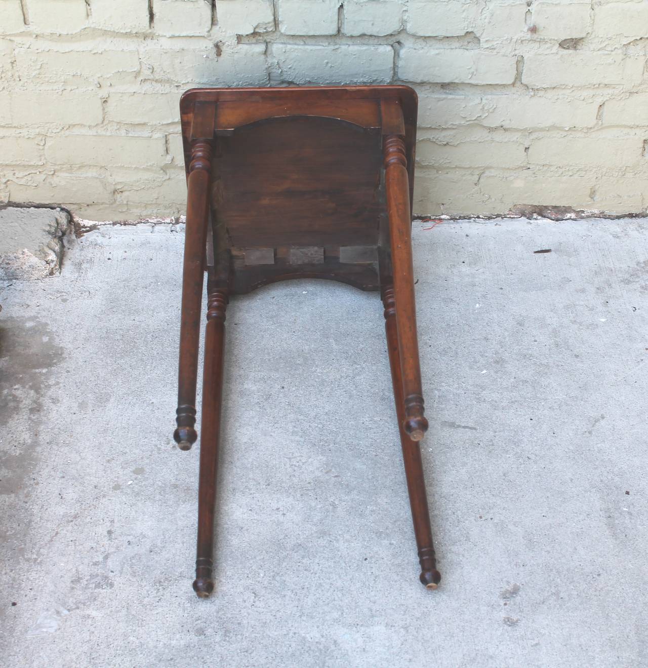 Early 19th Century Walnut, New England, Side Table 2