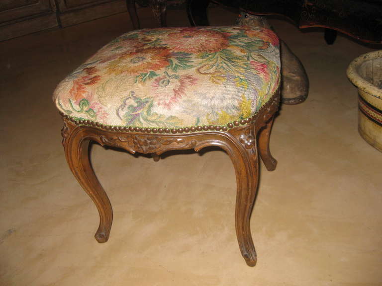 Antique French Tapestry Stool In Excellent Condition For Sale In Santa Rosa, CA