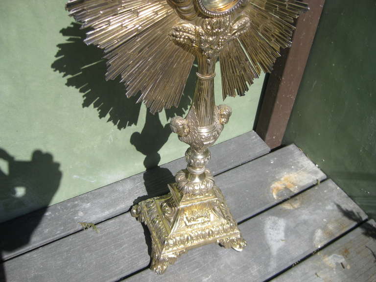Beautiful 19th Century  French Gilt Silver Monstrance In Excellent Condition For Sale In Santa Rosa, CA