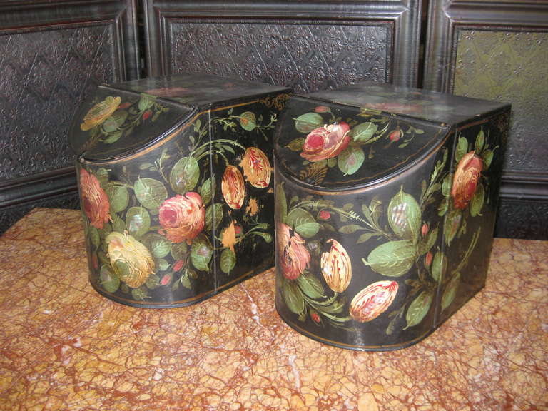 Pair of Painted Tole and Mother of Pearl Decorated Storage Containers In Good Condition For Sale In Santa Rosa, CA