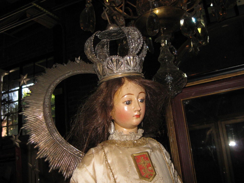 Neopolitan Figure of a Saint with a Crown For Sale 1