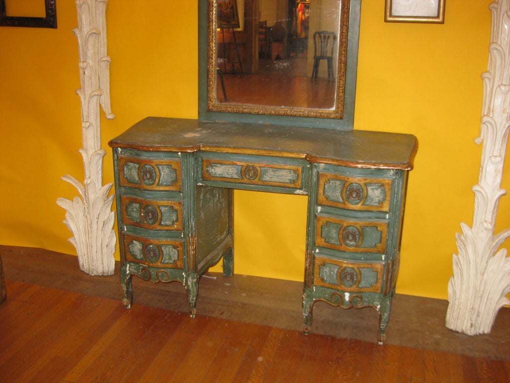 18th Century and Earlier Beautiful Crusty Dressing Table For Sale