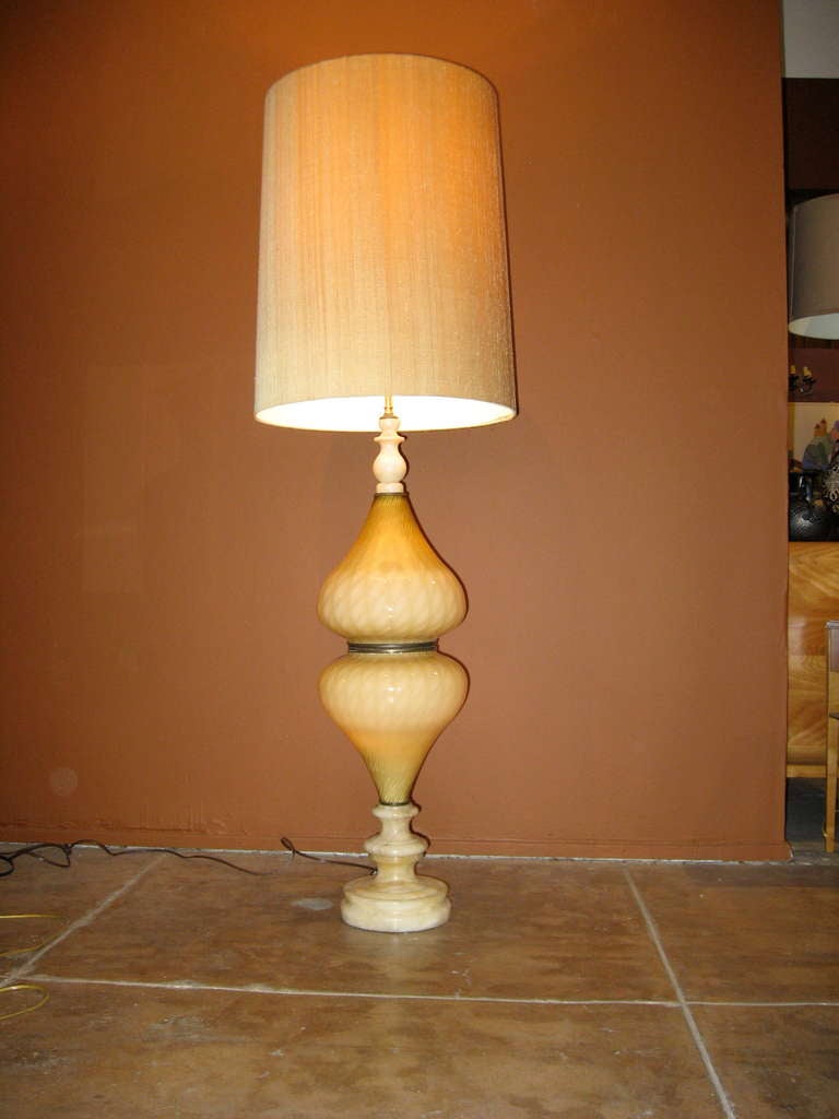 Argentine Mid-Twentieth Century Floor Lamp  in Glass and Alabaster 3