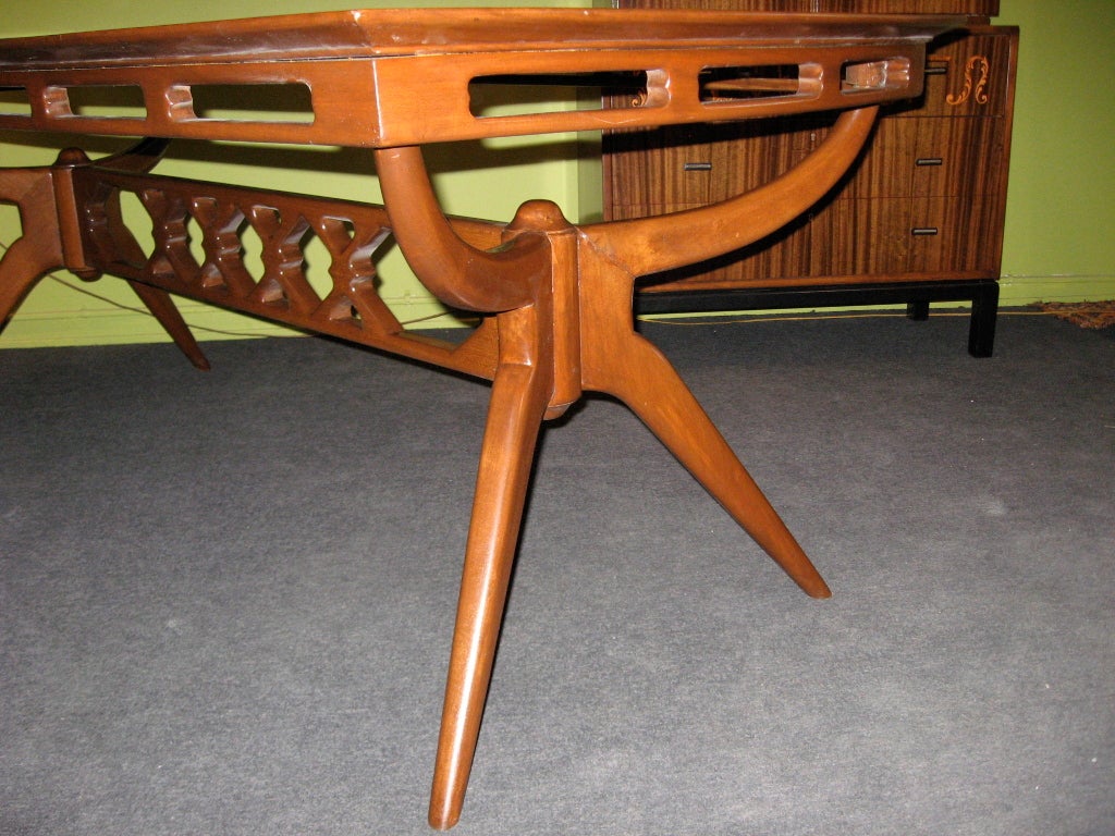 Argentine Mid-Century Modern Dining Table in Walnut by Bonta 4