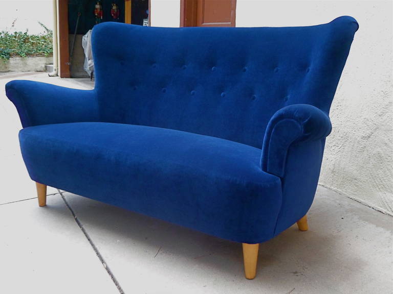 Schwedisches Modernes Wingback Sofa, um 1940 im Zustand „Hervorragend“ in Richmond, VA