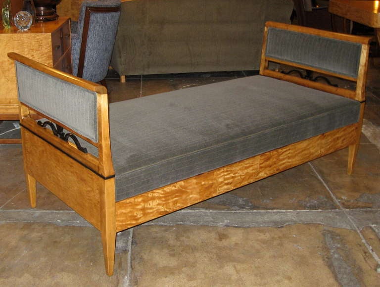 Swedish Art Deco Day Bed in Golden Flame Birch In Excellent Condition In Richmond, VA