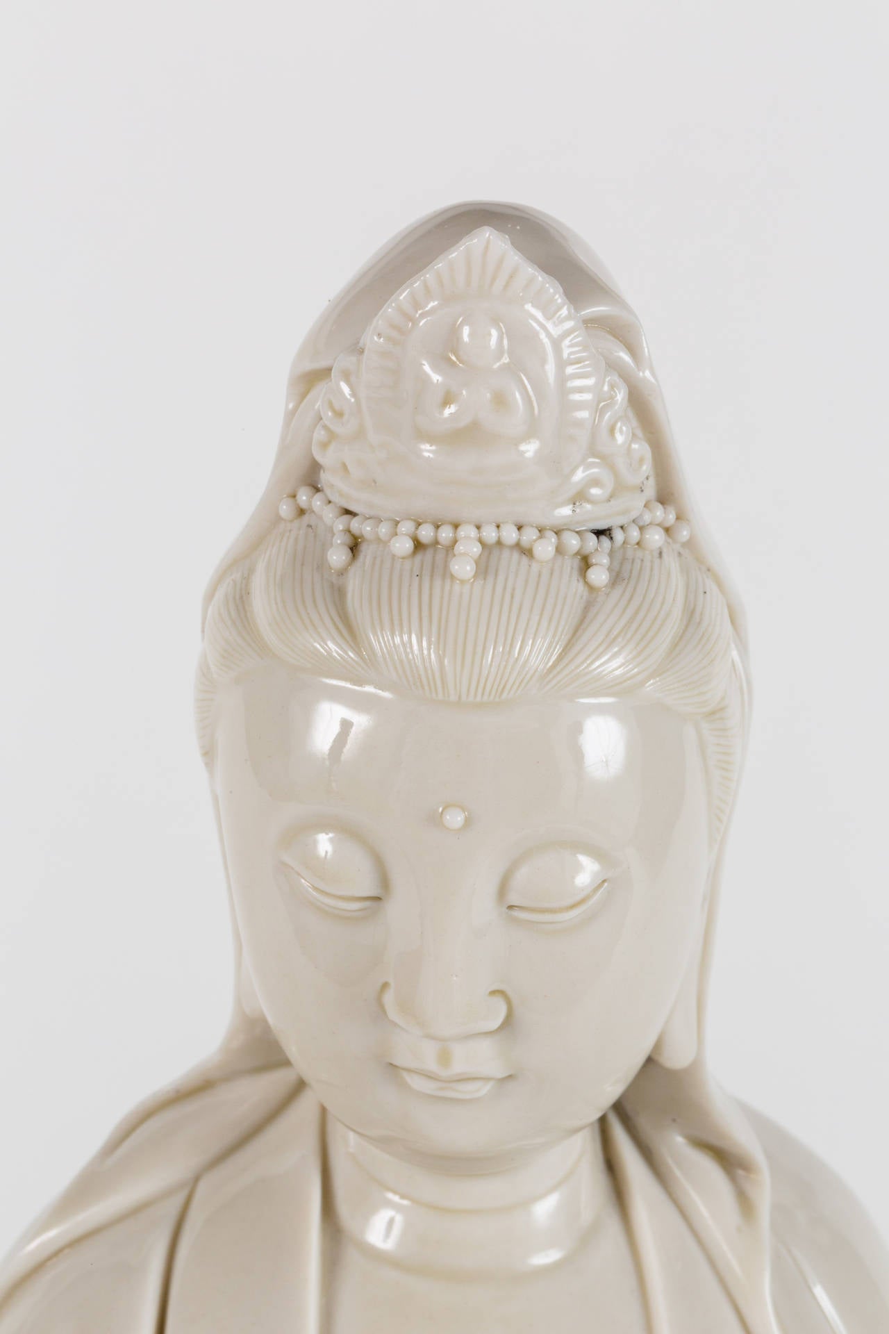 Porcelain Chinese Blanc de Chine Kwan Yin Statue