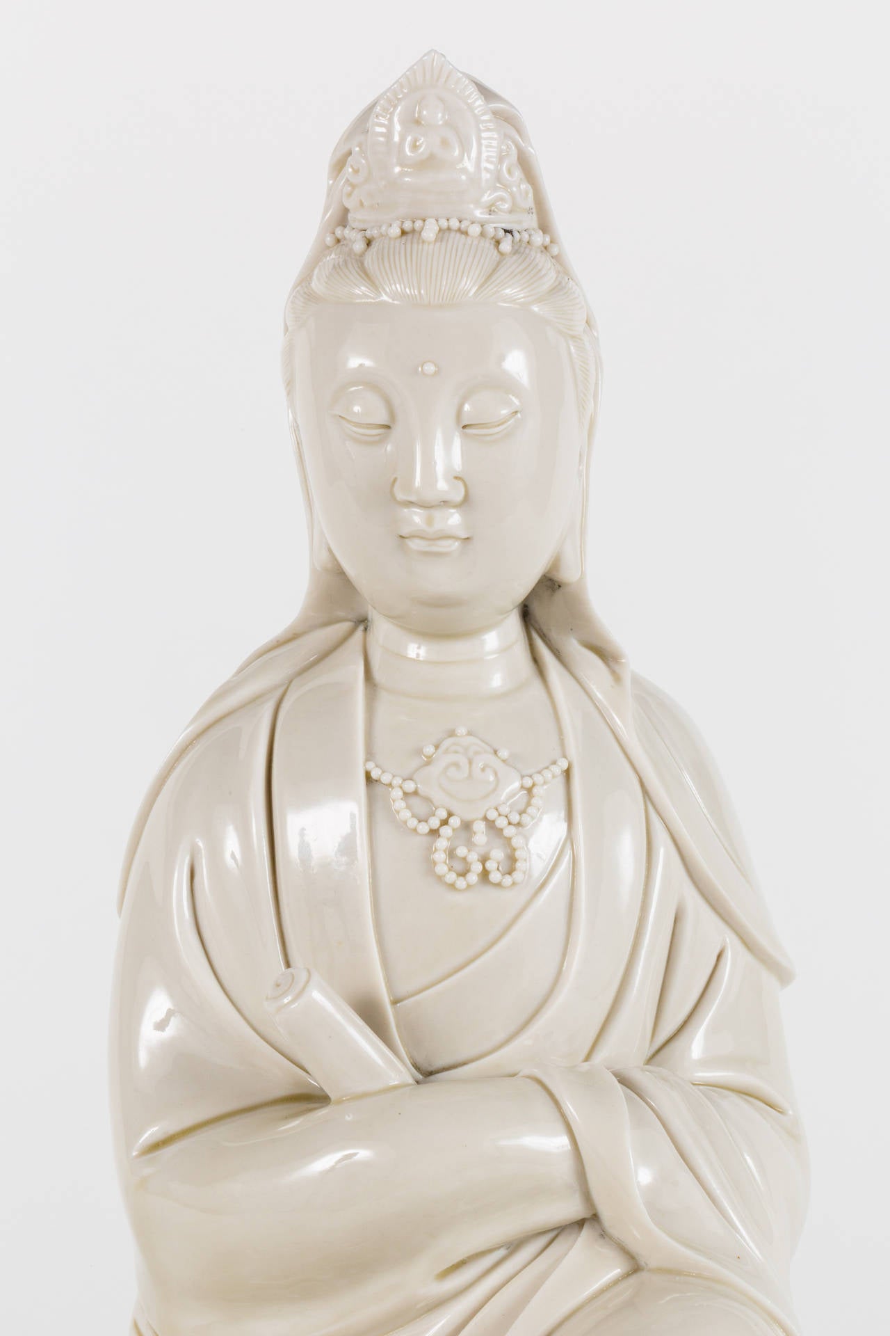 Chinese Blanc de Chine Kwan Yin Statue In Excellent Condition In Palm Desert, CA