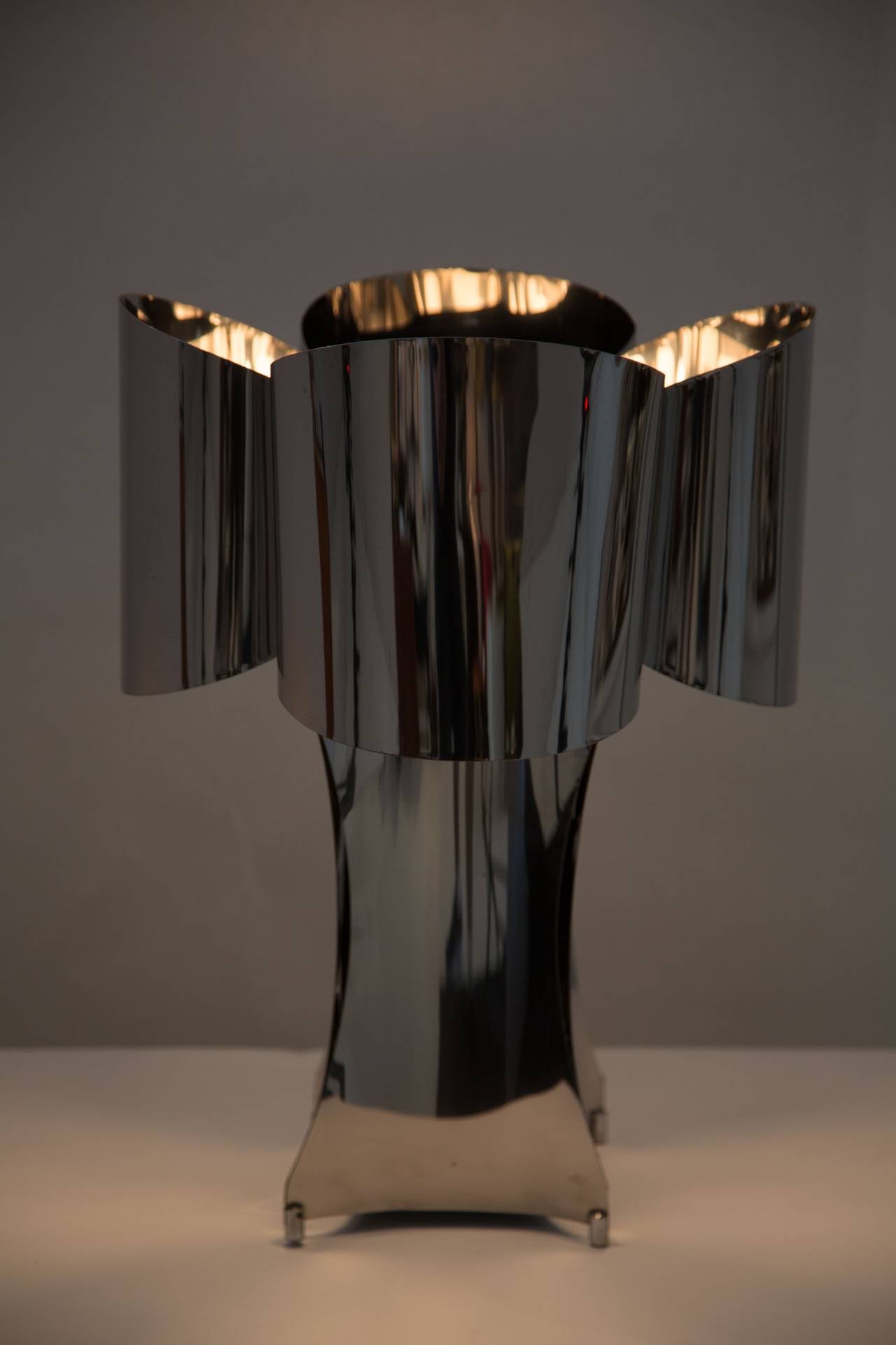 Italian Modernist Table Lamp In Excellent Condition In Palm Desert, CA