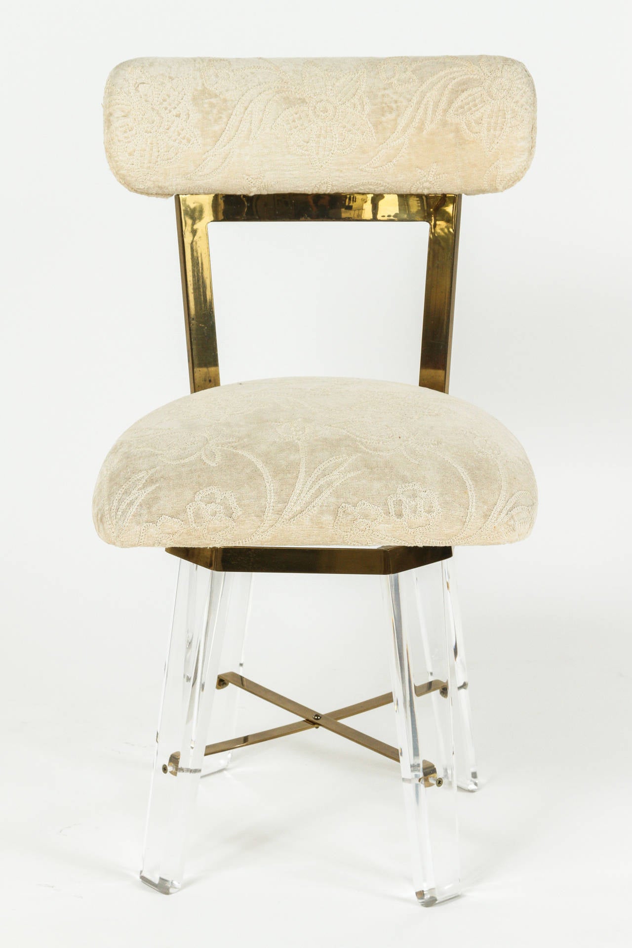 Elegant Lucite and Brass Swiveling Vanity Chair In Good Condition In Palm Desert, CA