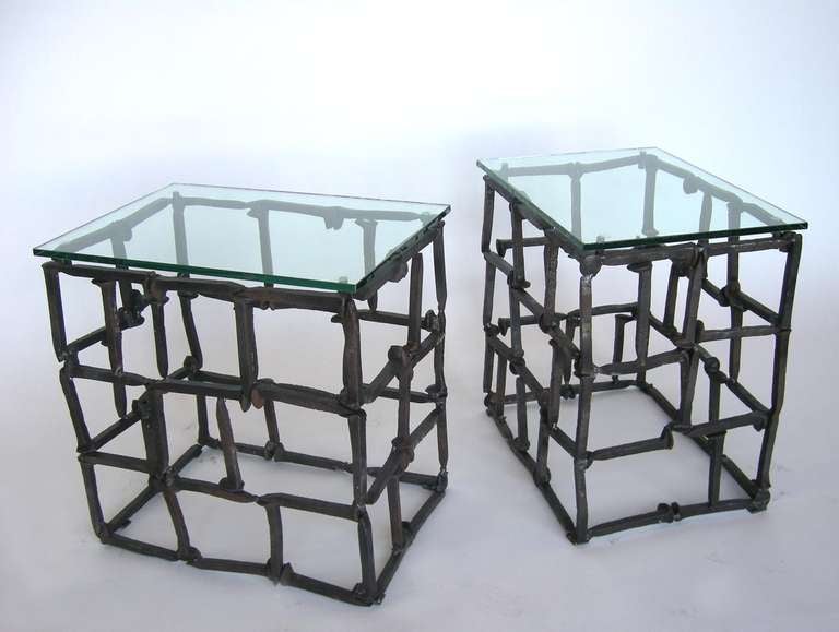 Tables d'Appoint sur Mesure Dos Gallos avec Rails et Dessus en Verre en vente 3