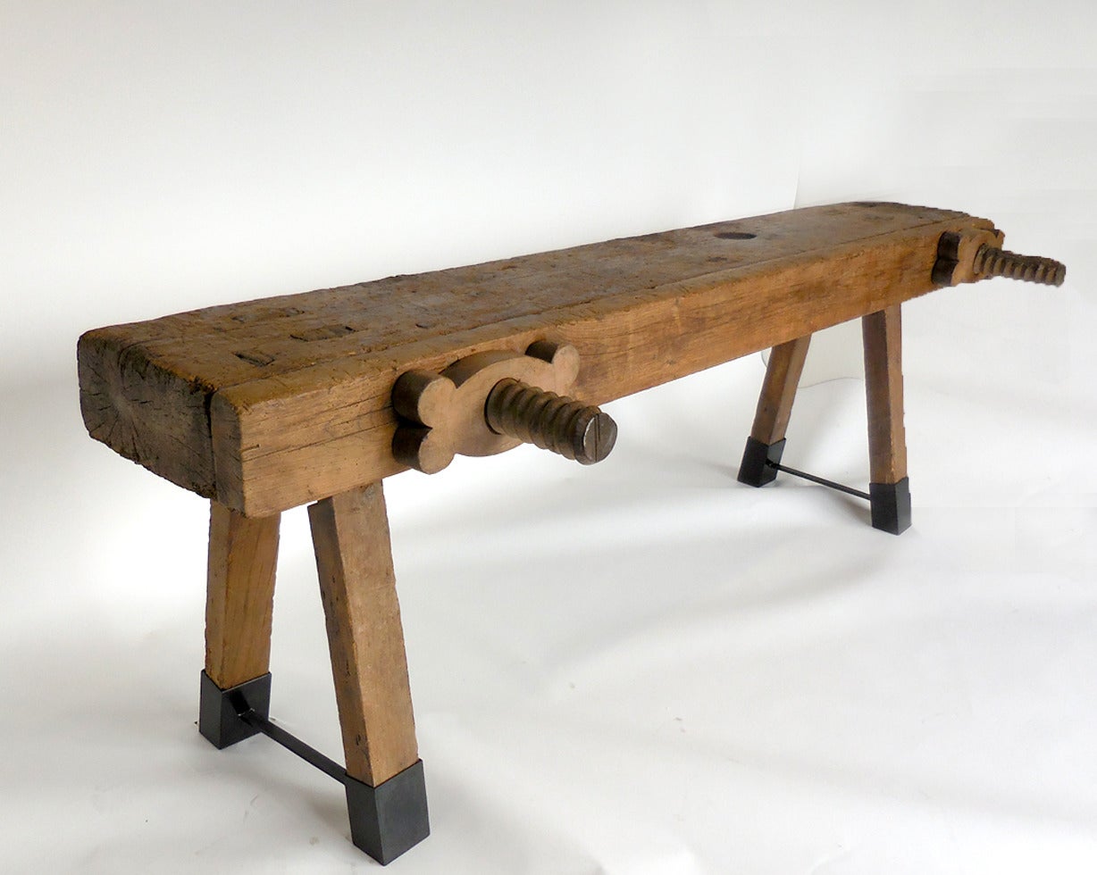 19th c. carpenters bench, with expandable double vise. Expands to 26.5