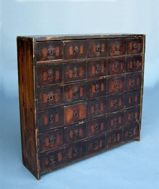 Late 18th c. Japanese kusuri dansu, apothecary chest. Kiri wood
FOR OUR COMPLETE INVENTORY PLEASE VISIT www.dosgallos.com