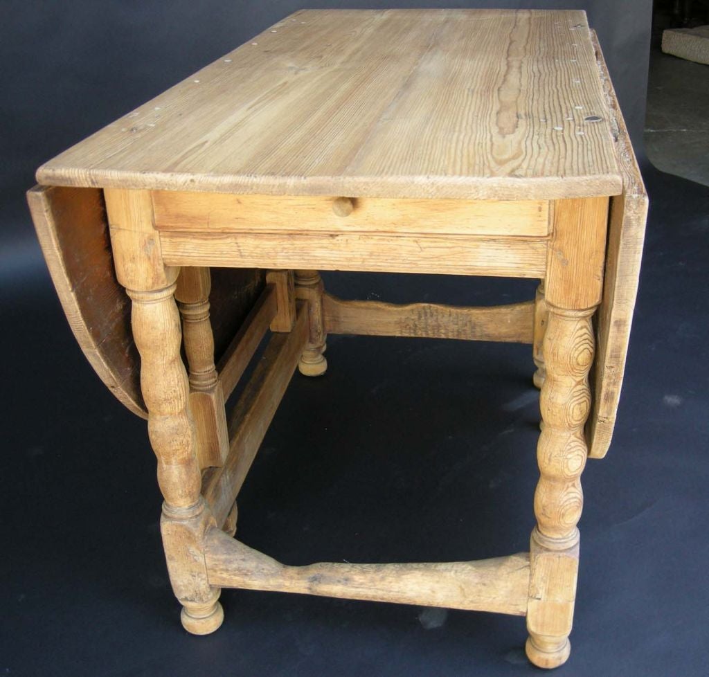 Pine 18th Century Gate Leg Table