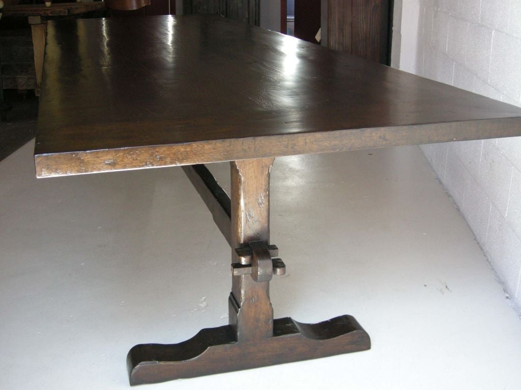 Custom Walnut Classic Trestle Table with Low Profile Trestle Bases by Dos Gallos In Excellent Condition For Sale In Los Angeles, CA