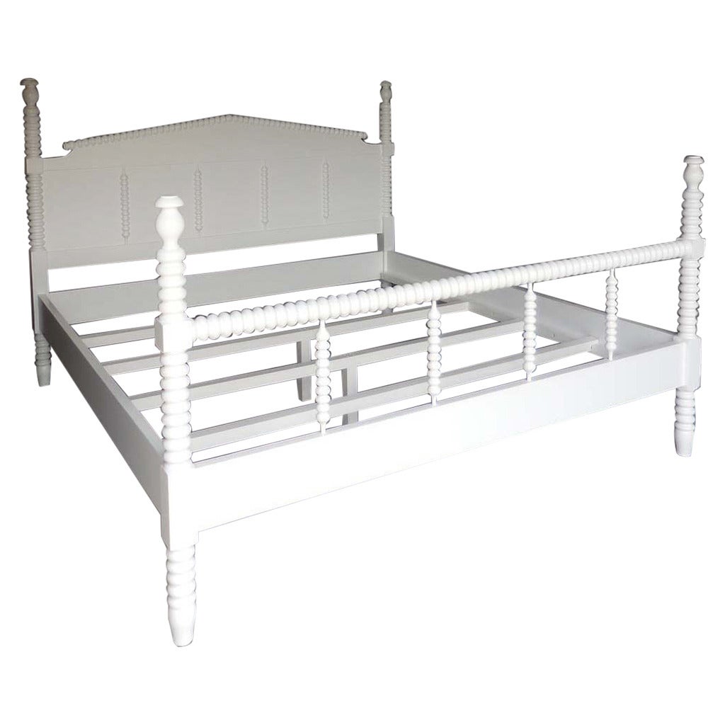 Dos Gallos Custom Painted Wood King-Size Bobbin Bed with Spindle Footboard For Sale