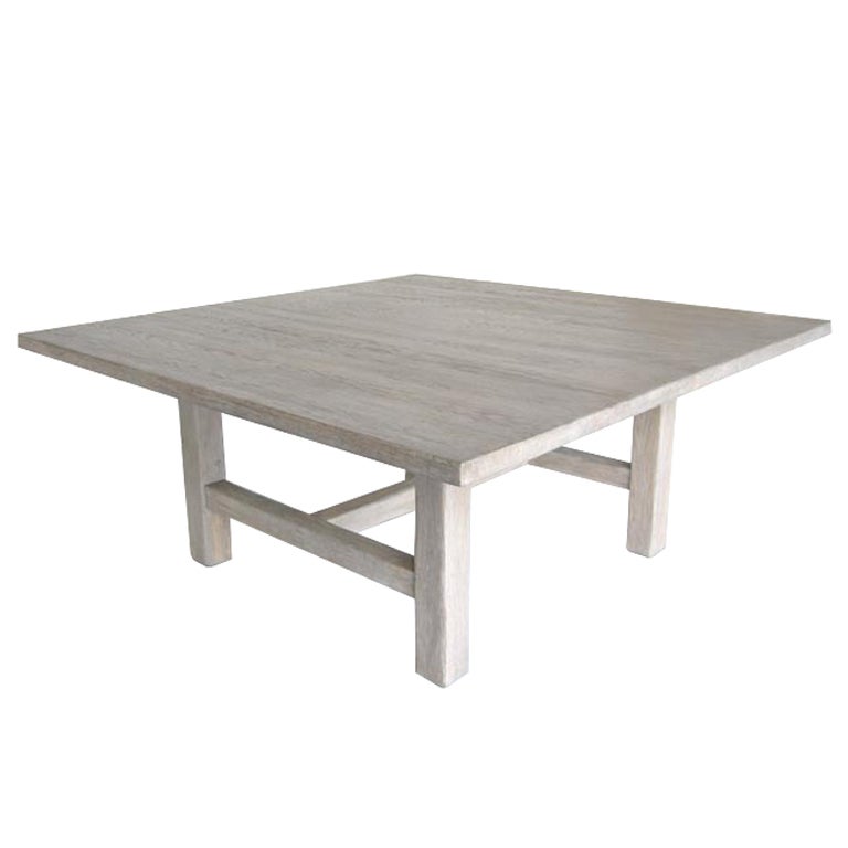 Grande table carrée personnalisée en chêne avec finition céruse blanche par Dos Gallos Studio