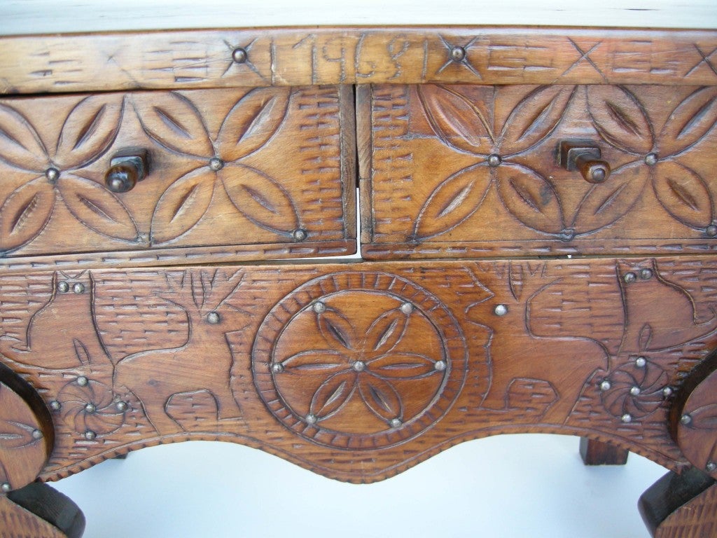 20th Century Carved Wood Nahuala - Animal Spirit Table