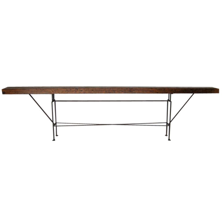 Dos Gallos Custom Long Skinny Wood Console Table with Iron Base (Table console en bois long et mince avec base en fer) en vente