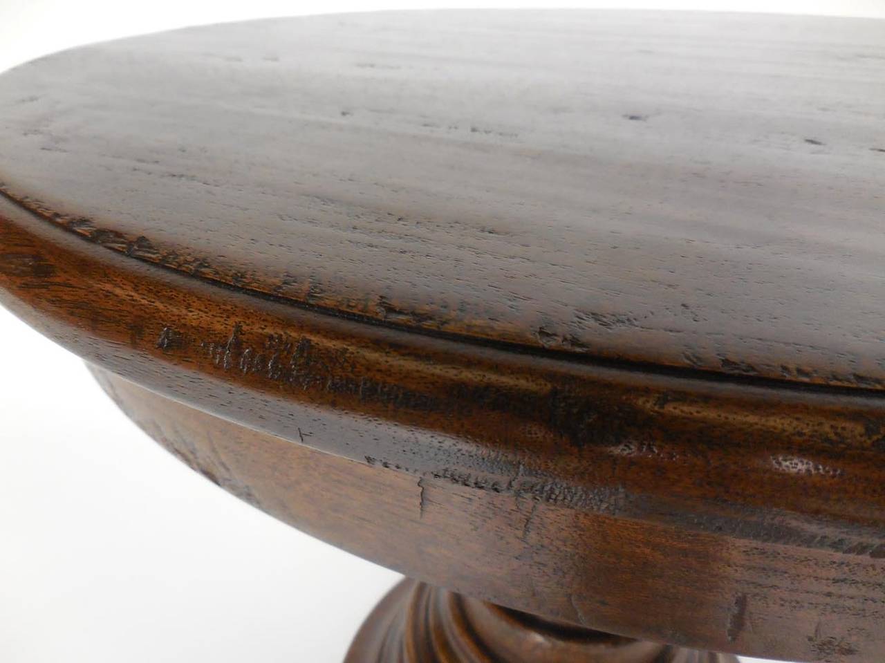 XXIe siècle et contemporain Dos Gallos Custom Walnut Wood Round Beehive Pedestal End Table (Table d'appoint ronde à piédestal) en vente