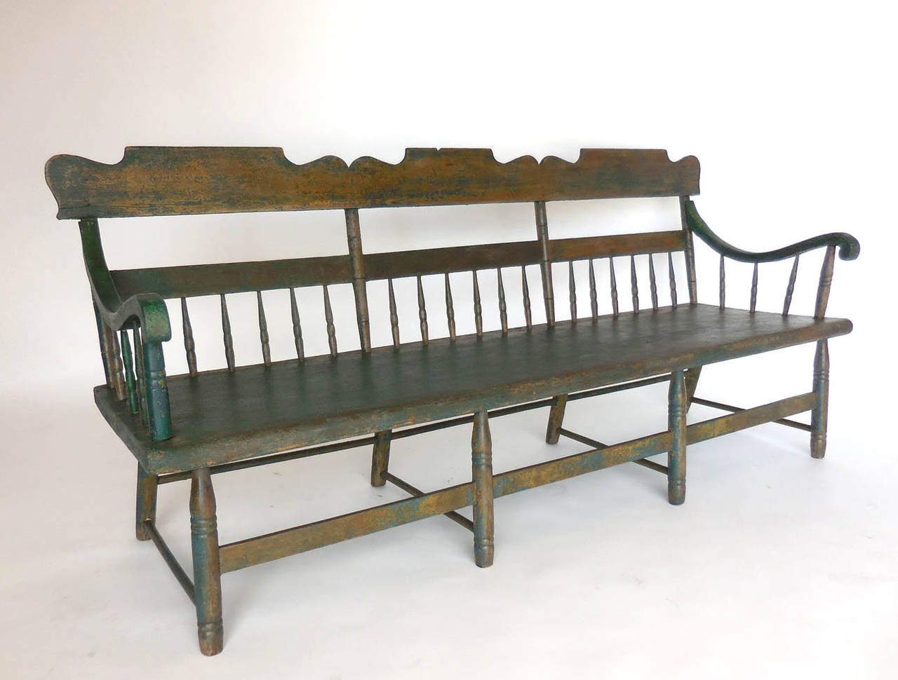 19th Century American Painted Deacon's Bench For Sale at 1stdibs