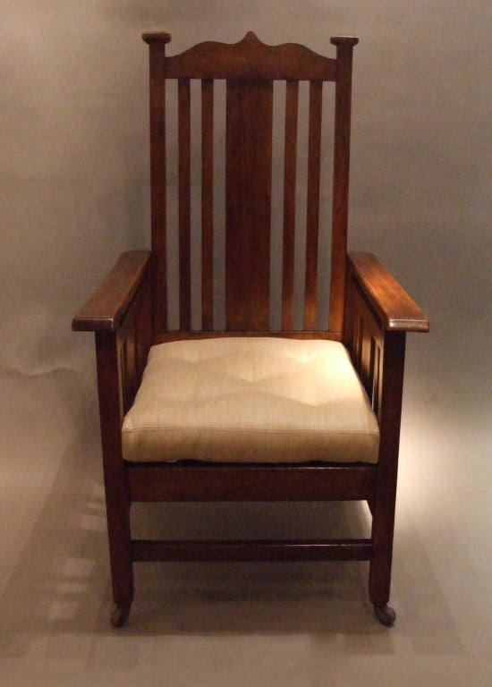 20th Century English Arts and Crafts Oak Armchair For Sale