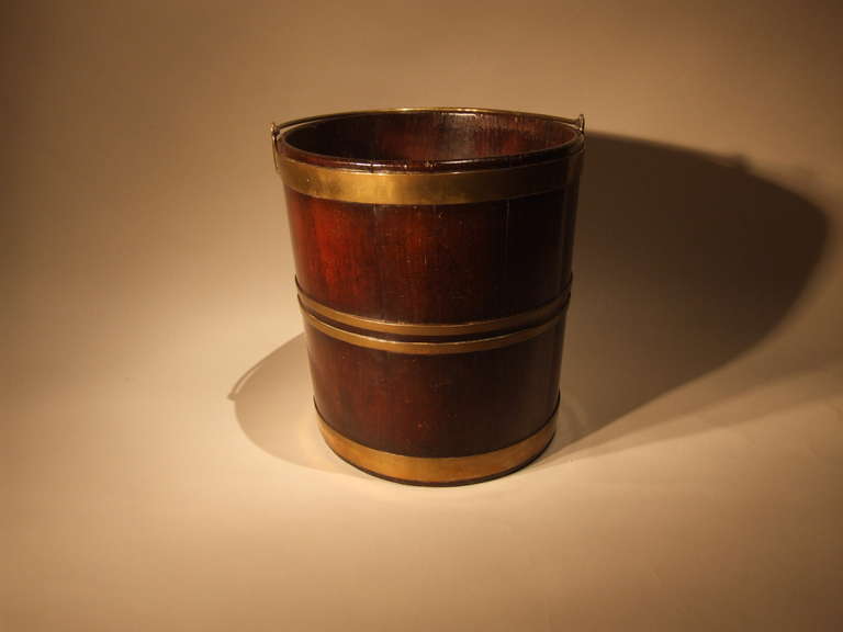George III Mahogany Oval Peat Bucket In Good Condition In Greenwich, CT
