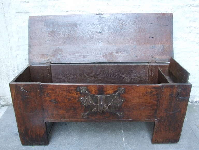 16th Century Westphalian Oak and Iron Coffer In Excellent Condition In Greenwich, CT